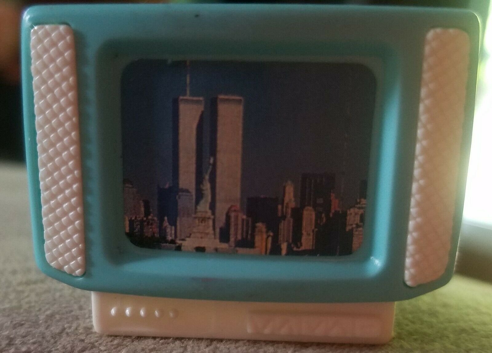 Twin Towers Statute Of Liberty New York City Dollhouse Miniature Television